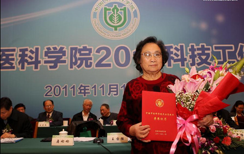 the first chinese woman national to win a nobel prize in science