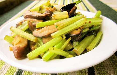 stir-fried mushroom with celery for prolonging life