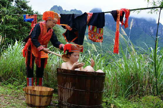 medicinal baths tone up the yao ethnic group, minority medicine