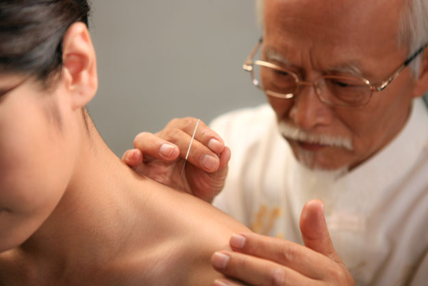 acupuncture relieves neck pain and improves range of motion